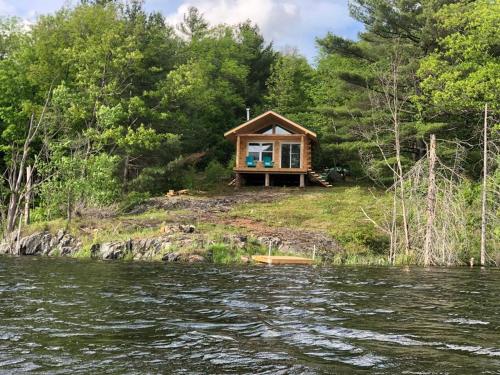 . Romantic log cabin on Elkwoods lake