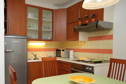 Apartments with a parking space Mali Losinj (Losinj) - 8024 - image 3