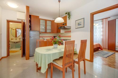 Apartments with a parking space Mali Losinj (Losinj) - 8024 - image 3