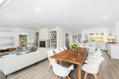 virtuve, SurfBreak on Seaside in Burrill Lake