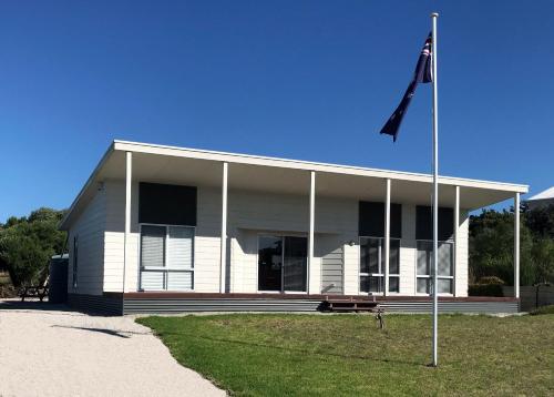 Kangaroo Pause Holiday home at Clayton Bay