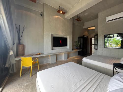 Vistapaloma beach resort Room Type - Deluxe Double or Twin Room with Pool Access