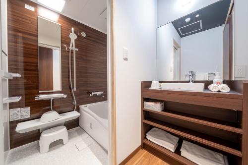 Superior Twin Room image 3
