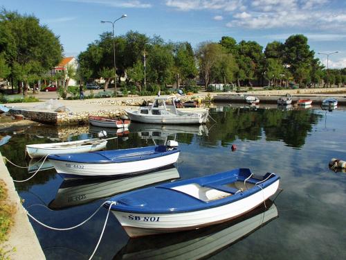 Apartments with a parking space Raslina, Krka - 924