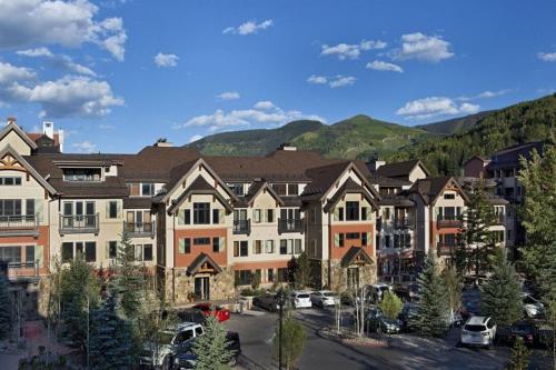 Ski In, Ski Out 3 Bedroom Mountain Residence In The Heart Of Lionshead Village With Heated Slope Side Pool And Hot Tub in Vail, USA