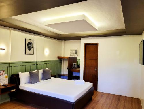 Casaroyal Hotel powered by Cocotel in Sapalibutad