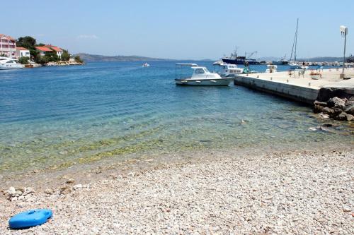 Apartments with a parking space Sali, Dugi otok - 16324