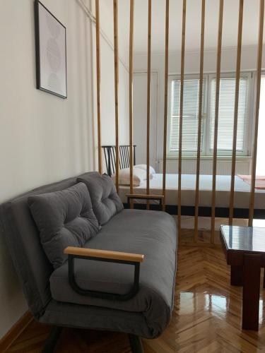 Comfy Studio - 1 minute walk to Delta Planet, Niš (Foto 10)