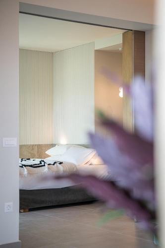 Mondethea vantage point home