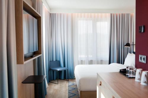 room detail thumbnail 1
