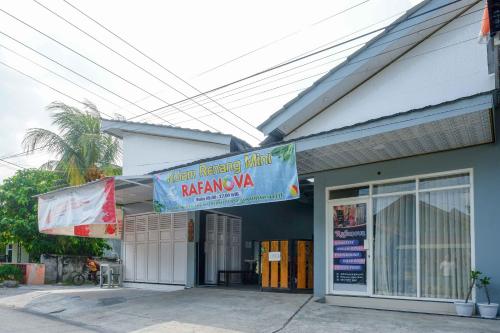 Exterior view, RedDoorz Syariah near Pasar Godong Grobogan in Purwodadi