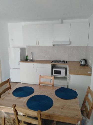 Kitchen, City Centre apartments near Cafeteria YAIZA