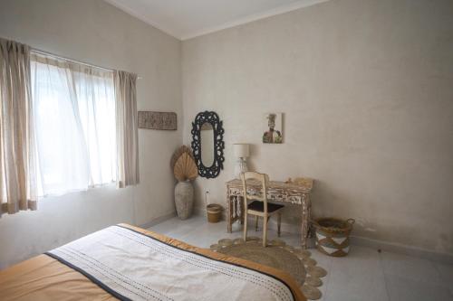 Standard Double Room image 3