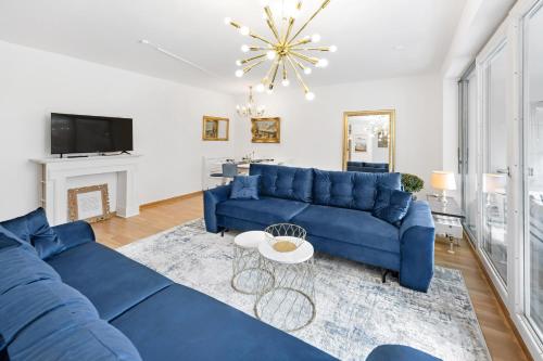 Zwei Zimmer Wohnung im Stadtzentrum mit Tiefgaragenplatz, Mnichov
