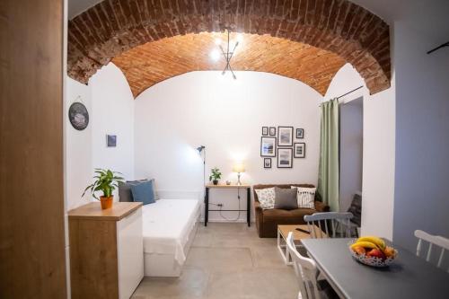 One-Bedroom Apartment image 2