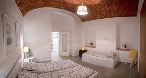 One-Bedroom Apartment image 1