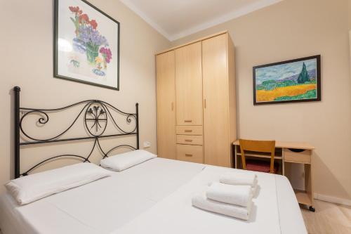 ApartEasy - Family 4-Bedroom Apartment, Barcelona