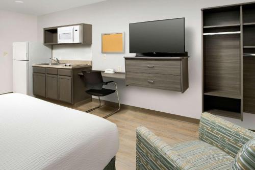 WoodSpring Suites Broken Arrow in Tulsa, USA