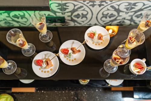 Delfina Beach Hotel - image 8
