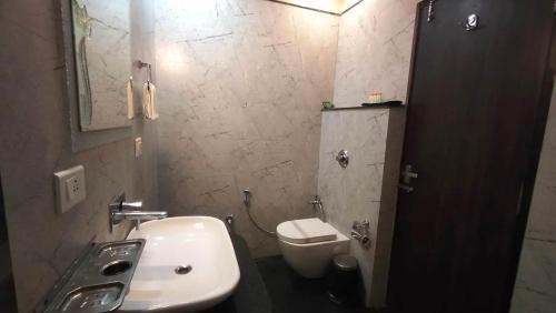 Deluxe Double Room (Free early check in at 8am) image 5