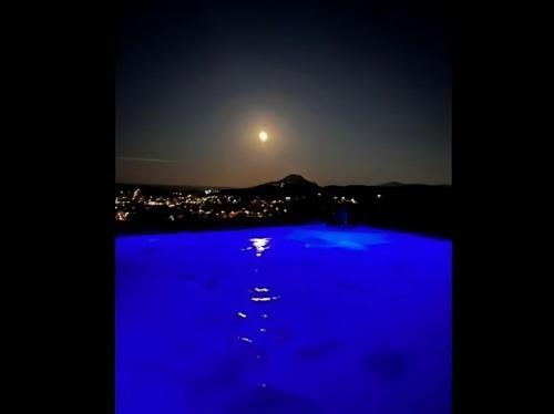 Jaccuzi Airport House