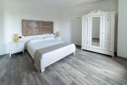 1 queen bed, 1 sofa bed