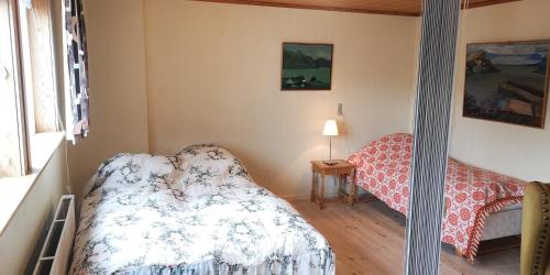 Lovely 1 BR condo with free parking on premises in Hósvík