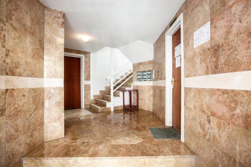 One-Bedroom Apartment image 1