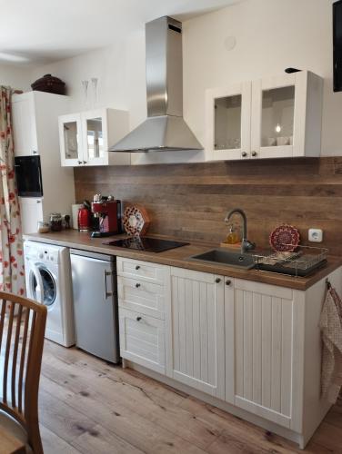 virtuve, Liliomfa apartman in Szigliget