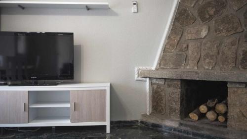  La casa de la tinaja piscina y chimenea by Toledo AP in Villamiel de Toledo