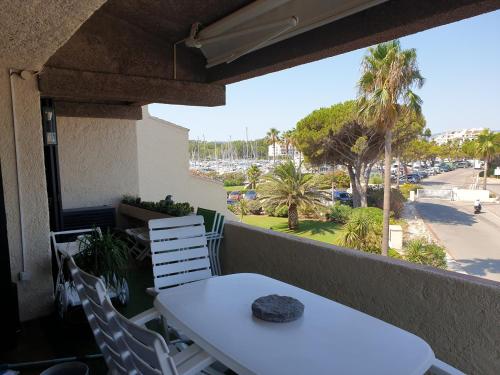 Magnifique 2 pièces vue port et mer Magnifique 2 pièces vue port et mer