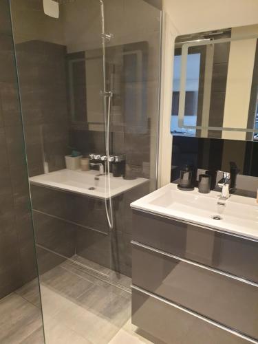 Magnifique 2 pièces vue port et mer Magnifique 2 pièces vue port et mer