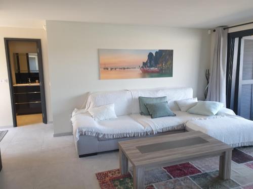 Magnifique 2 pièces vue port et mer Magnifique 2 pièces vue port et mer