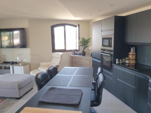 Magnifique 2 pièces vue port et mer Magnifique 2 pièces vue port et mer