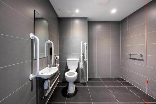 room detail thumbnail 2