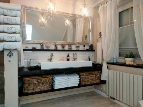 Luana`s White Cottage in Surwold