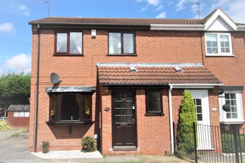 Thorne - Great Customer Feedback - 3 Bed Semi Detached House - Private Garden & Parking - Quiet Cul De Sac Location - Doncaster