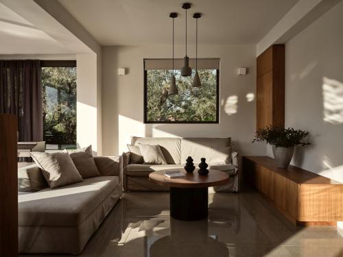 Létesítmények, Drallos Luxury Villa - Private Heated Pool & Large Groups, by ZanteWize in Egyéb