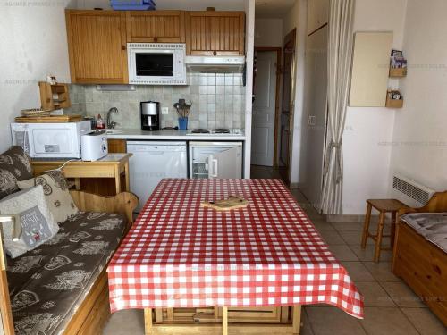 Appartement Les Angles, 2 pièces, 4 personnes - FR-1-295-156