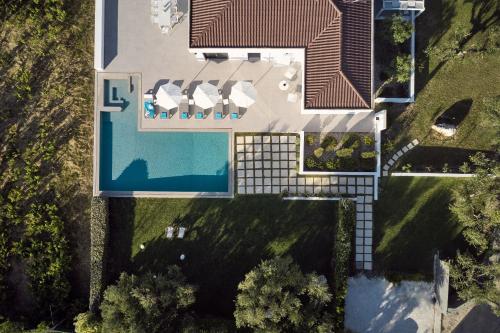 A szálláshely kívülről, Drallos Luxury Villa - Private Heated Pool & Large Groups, by ZanteWize in Egyéb