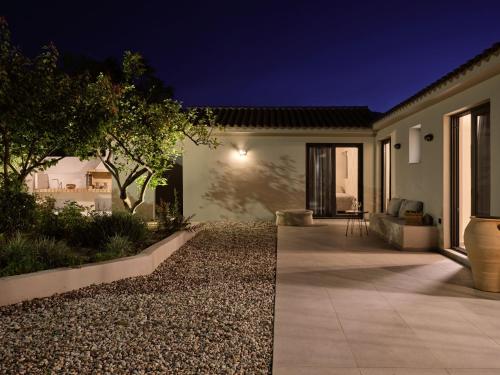 A szálláshely kívülről, Drallos Luxury Villa - Private Heated Pool & Large Groups, by ZanteWize in Egyéb