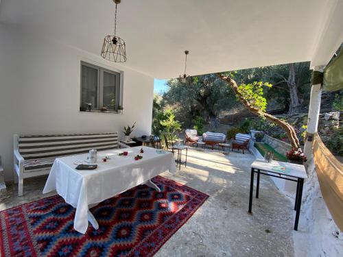 House with beautiful garden in Plomari, Unterkunft in Plomari