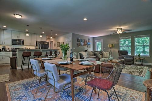 Smoky Mountains Home with Deck, 11 Mi to Asheville! in Leicester, USA