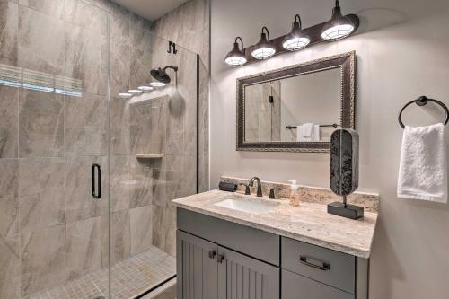 Fire Pit and Deck Mtn-View Glenville Getaway!