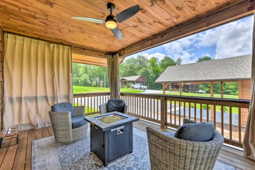 Fire Pit and Deck Mtn-View Glenville Getaway!