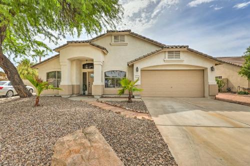 Centrally Located Gilbert Home Patio and Grill!