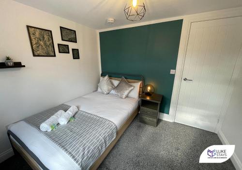 Luke Stays - Pembroke Avenue