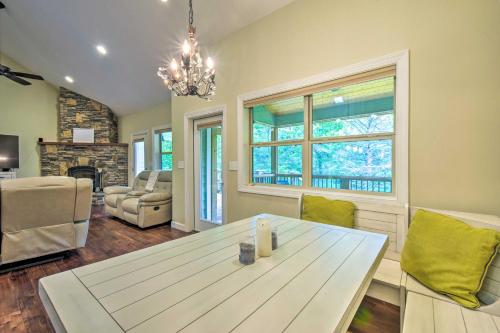 Cozy Riverside Dahlonega Home with Kayaks and Fire Pit in Dahlonega, USA