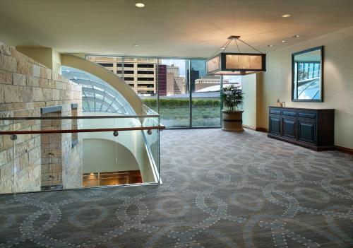 380357040 Omni Fort Worth Hotel