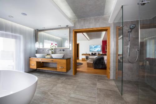 Wellness hotel V Nebi – Príchovice, IN
